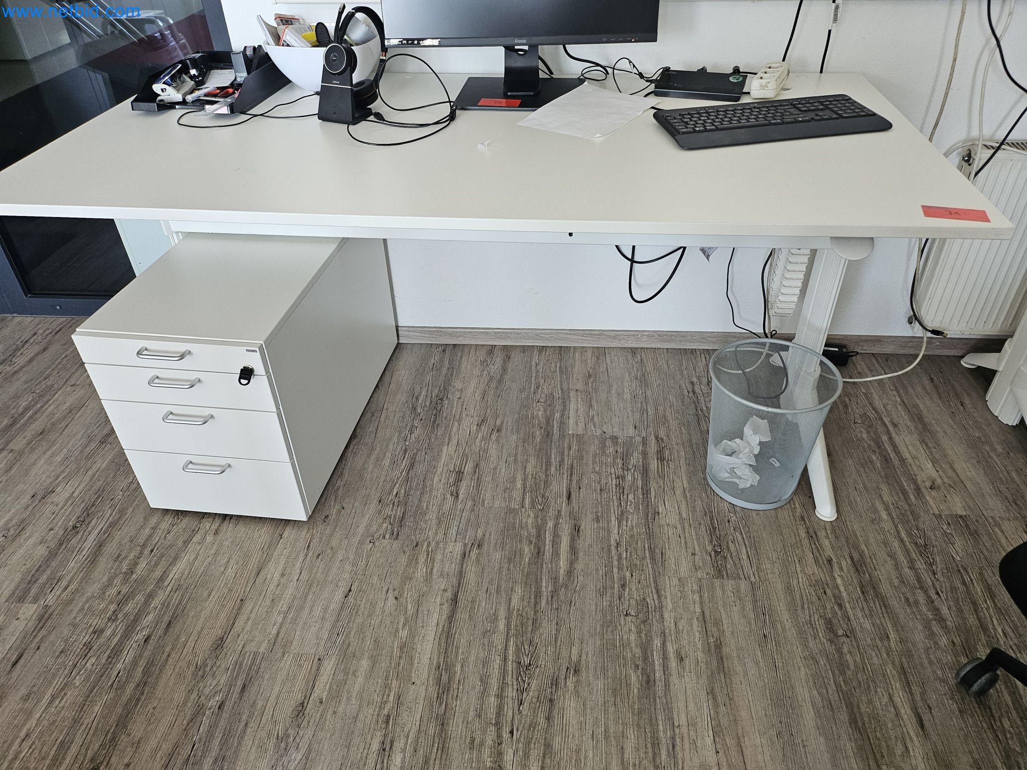 2 Schreibtische